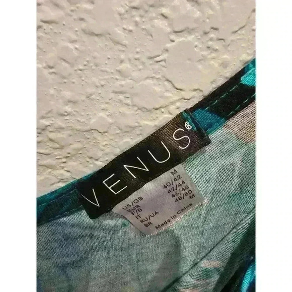 Green floral pant Romper, visouce material. Sz Medium - Picture 3 of 3